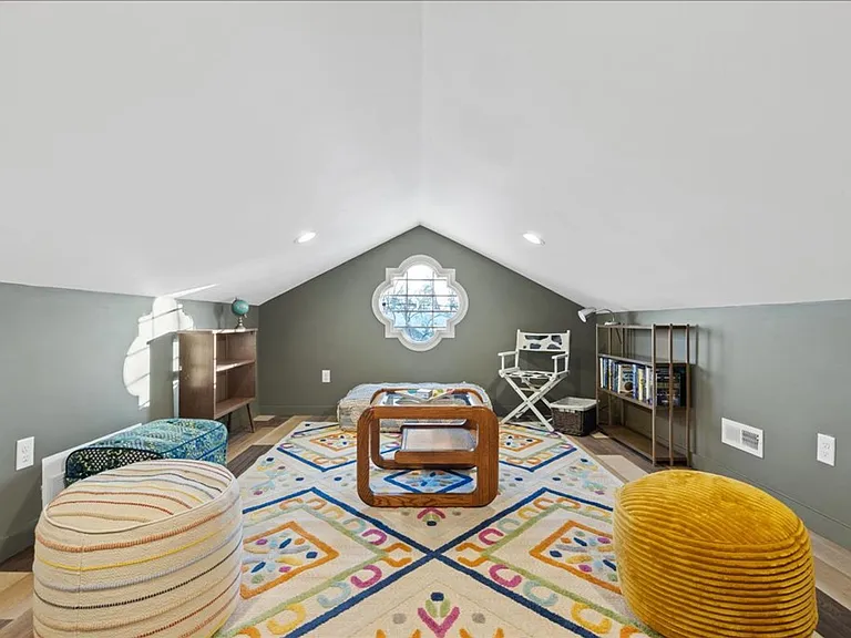 1702 Avenue C — Photo 4