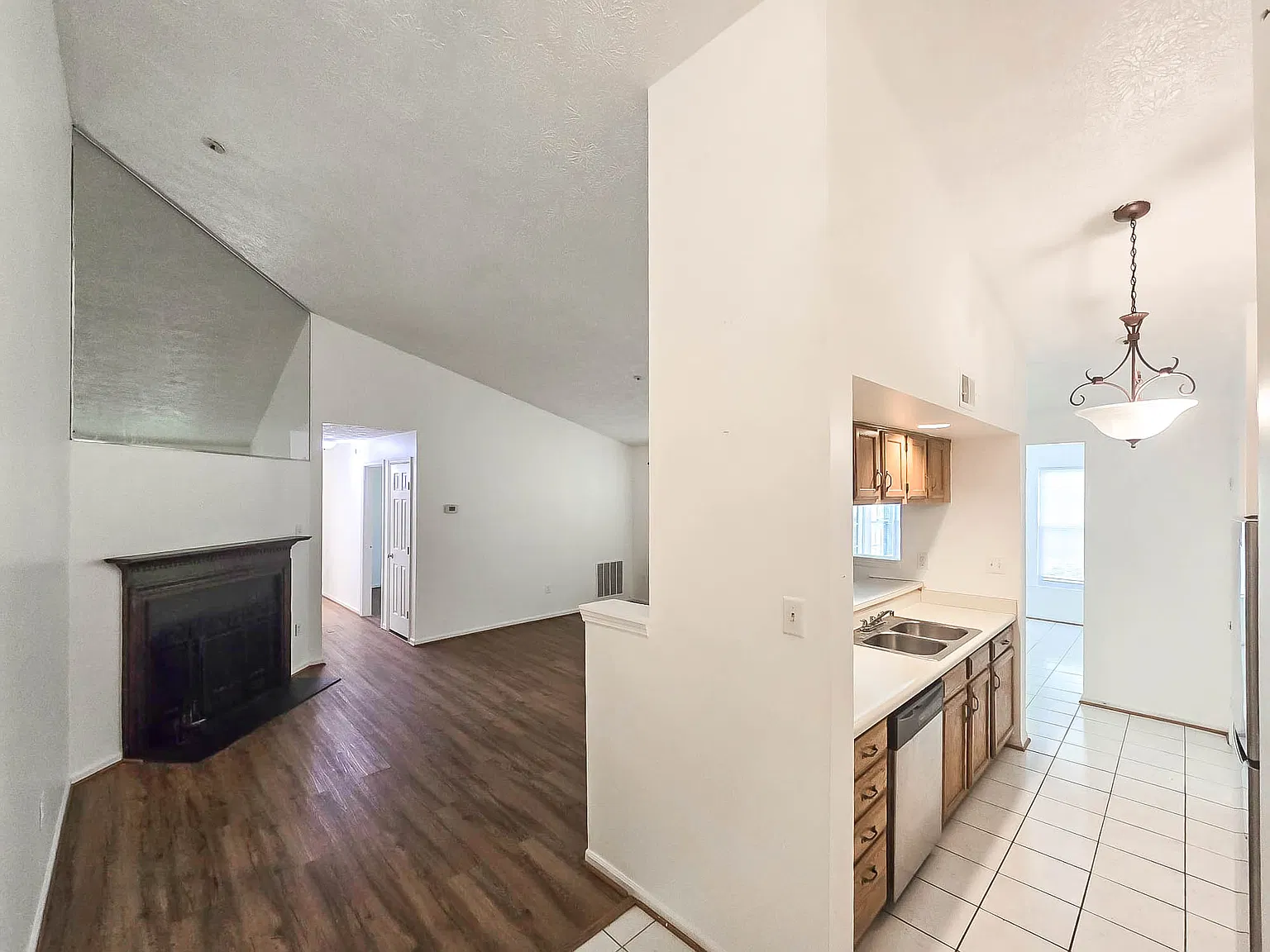 2 bed, 1200 sqft, $1,550 — Photo 4