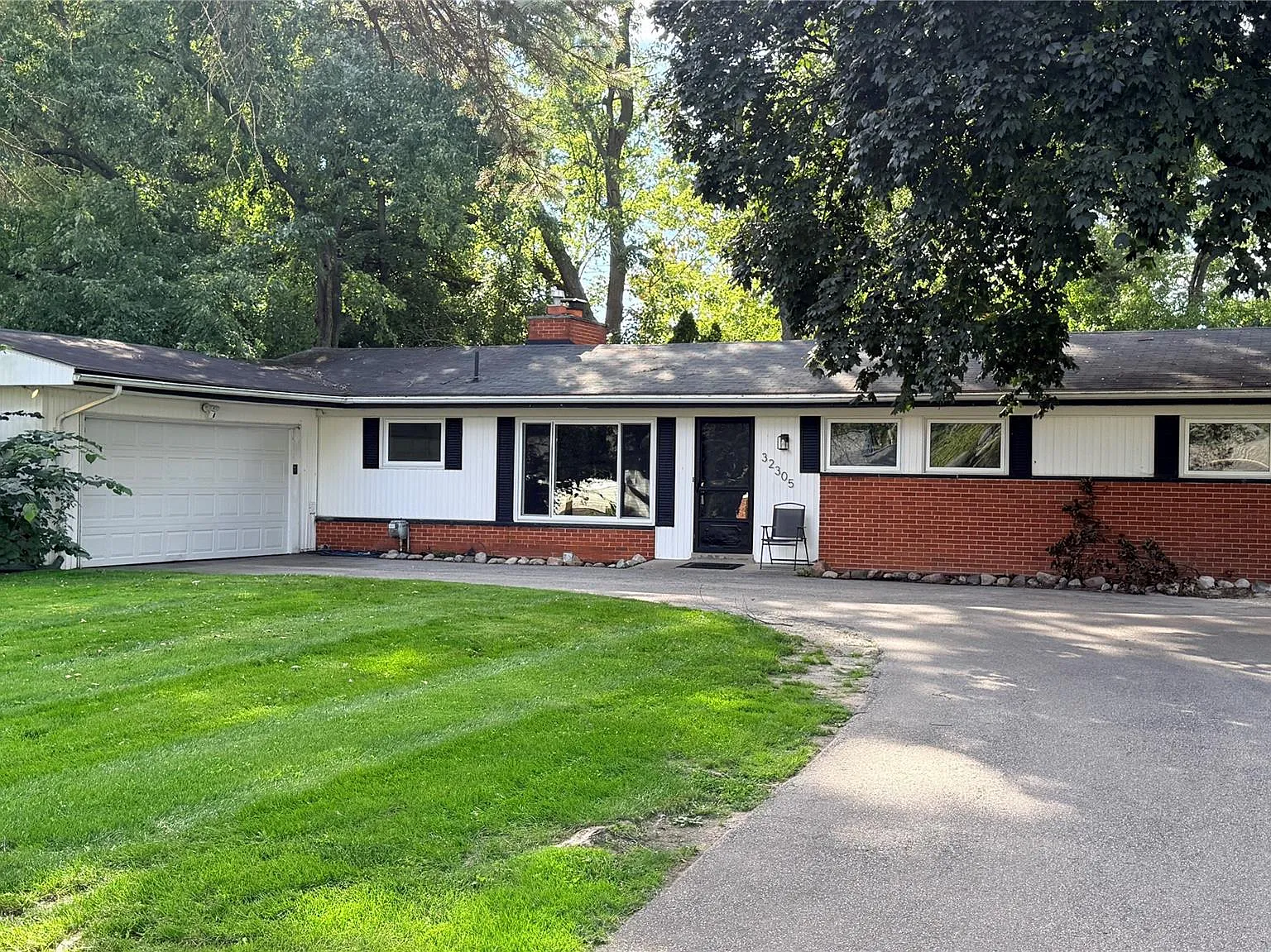 3 bed, 3.0 bath, 1975 sqft, $2,700 — Photo 2