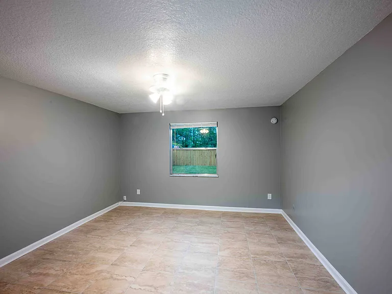 1623 Twin Oak Dr E — Photo 26