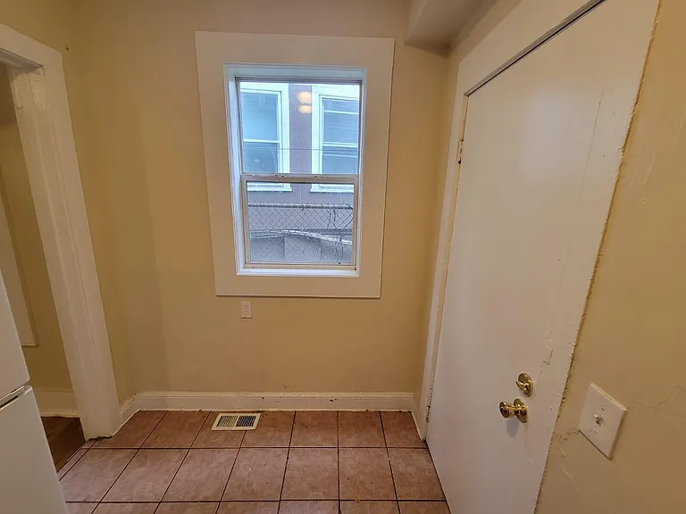324 Goffe St #1 — Photo 9
