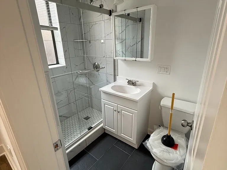 13 Queensberry St #14 — Photo 8