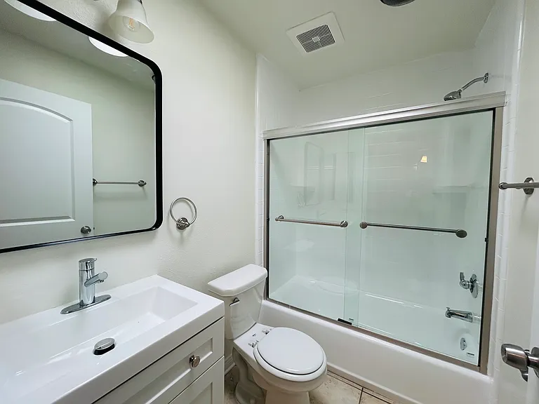 10520 National Blvd — Photo 7