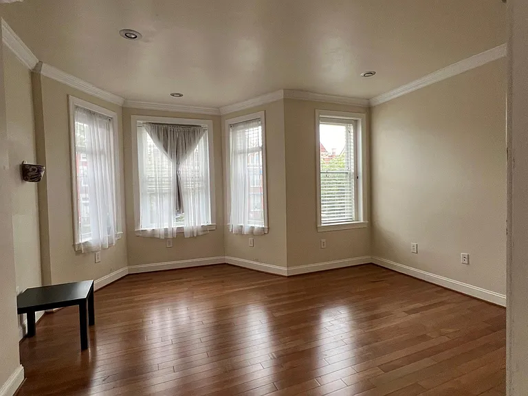27 R St NE #A — Photo 5