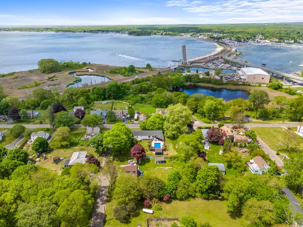 42 Millstone Road West, Waterford, CT 06385