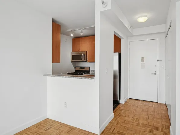 420 West 42nd Street image 7 of 26