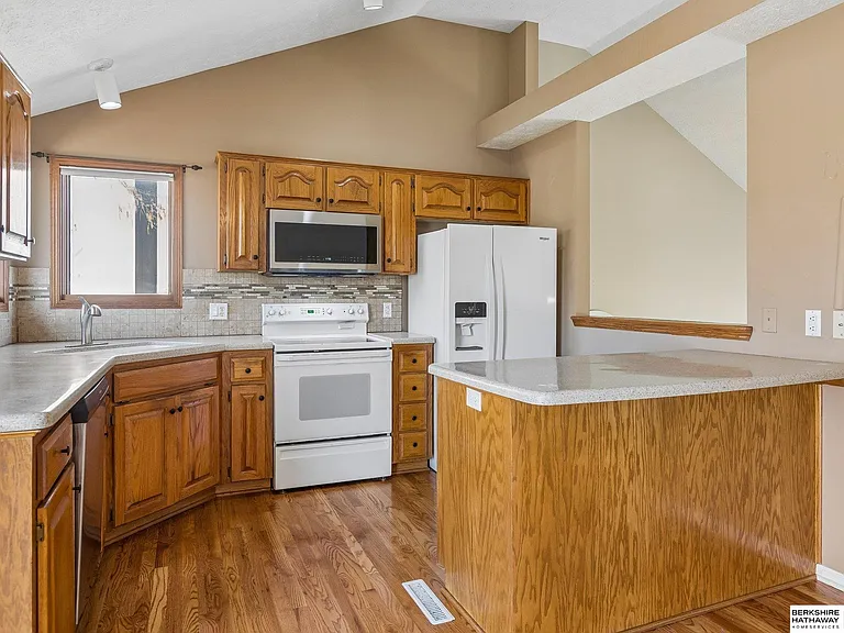 7308 S 155th Ave — Photo 8