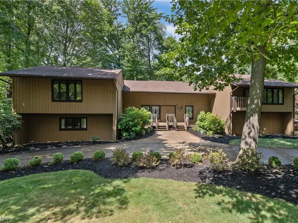 4302 Channel Dr, Akron, OH 44319