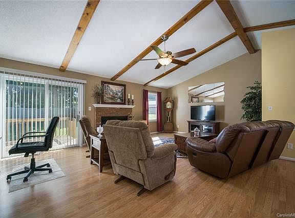 4th image of 3028 Tara Ct