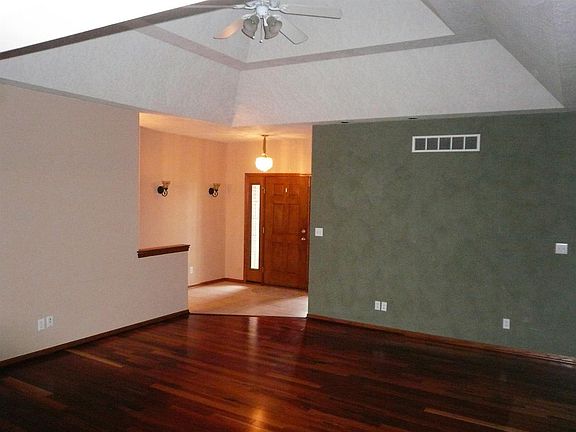 2nd image of 2405 Willowdale Dr