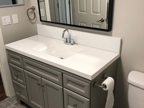 Large bathroom vanity/sink w lots of storage