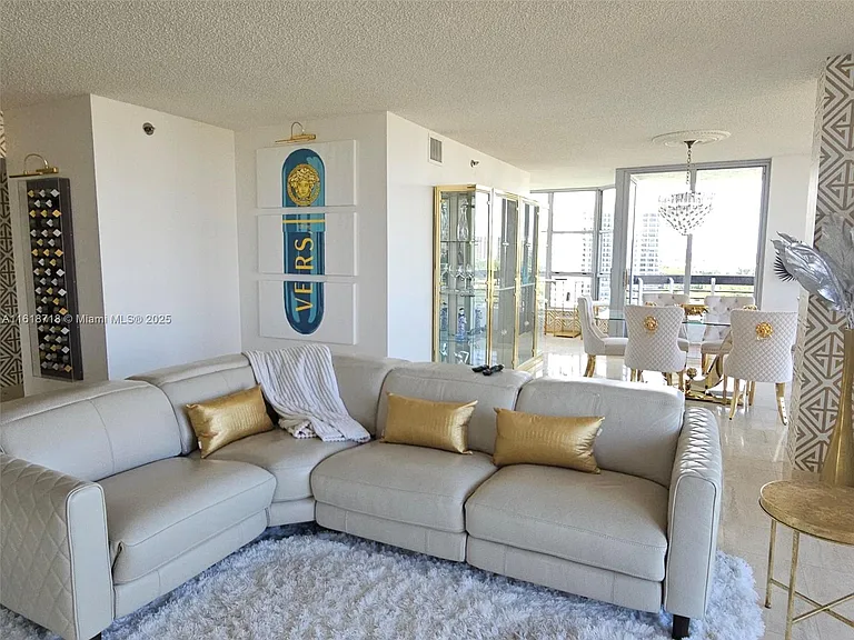3600 Mystic Pointe Dr #1607 — Photo 4