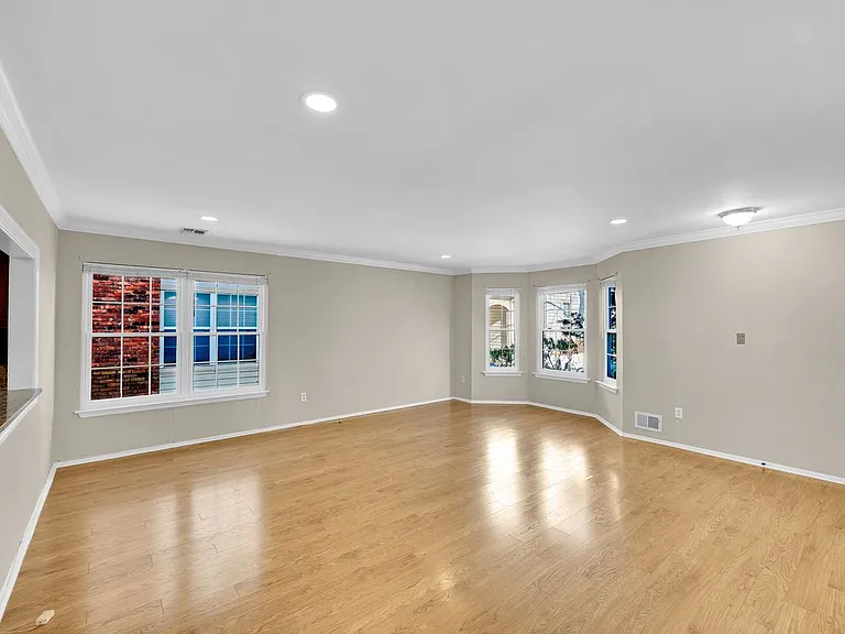 157 Tulip Ln — Photo 10