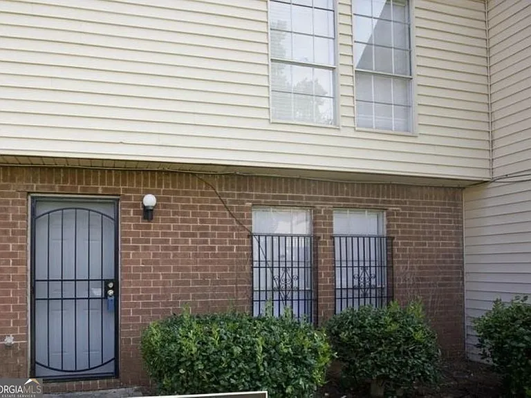 3168 Nectarine Cir — Photo 1