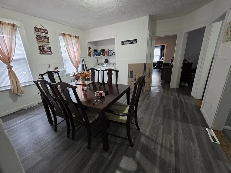 105 Arthur St #1 — Photo 4