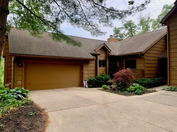 7056 Oak Brook Dr, Urbandale, IA 50322