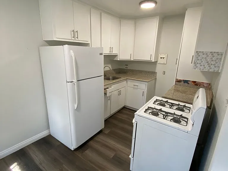 9320 S Figueroa St — Photo 1