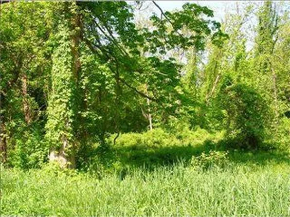 9 Long Hill Rd, East Hampton, CT 06424