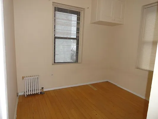 Rented by Halvatzis Realty | media 21