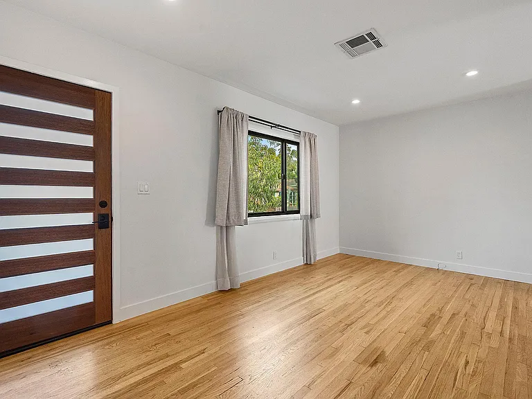 654 Ozone St #654 — Photo 3