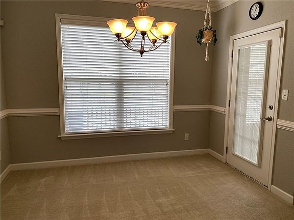 5th image of 943 Long Beeches Ave