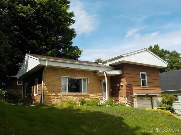 221 N 7th Ave, Iron River, MI 49935