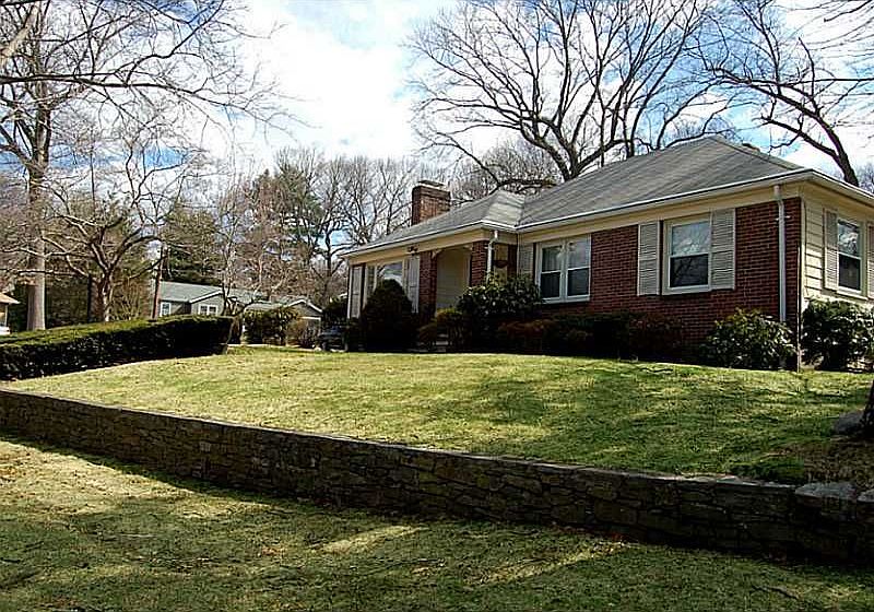 92 Meshanticut Valley Pkwy, Cranston, RI 02920 Zillow