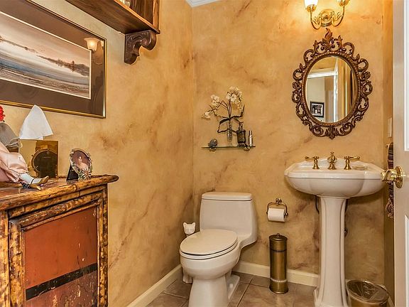 4th image of 680 Balfour Pl