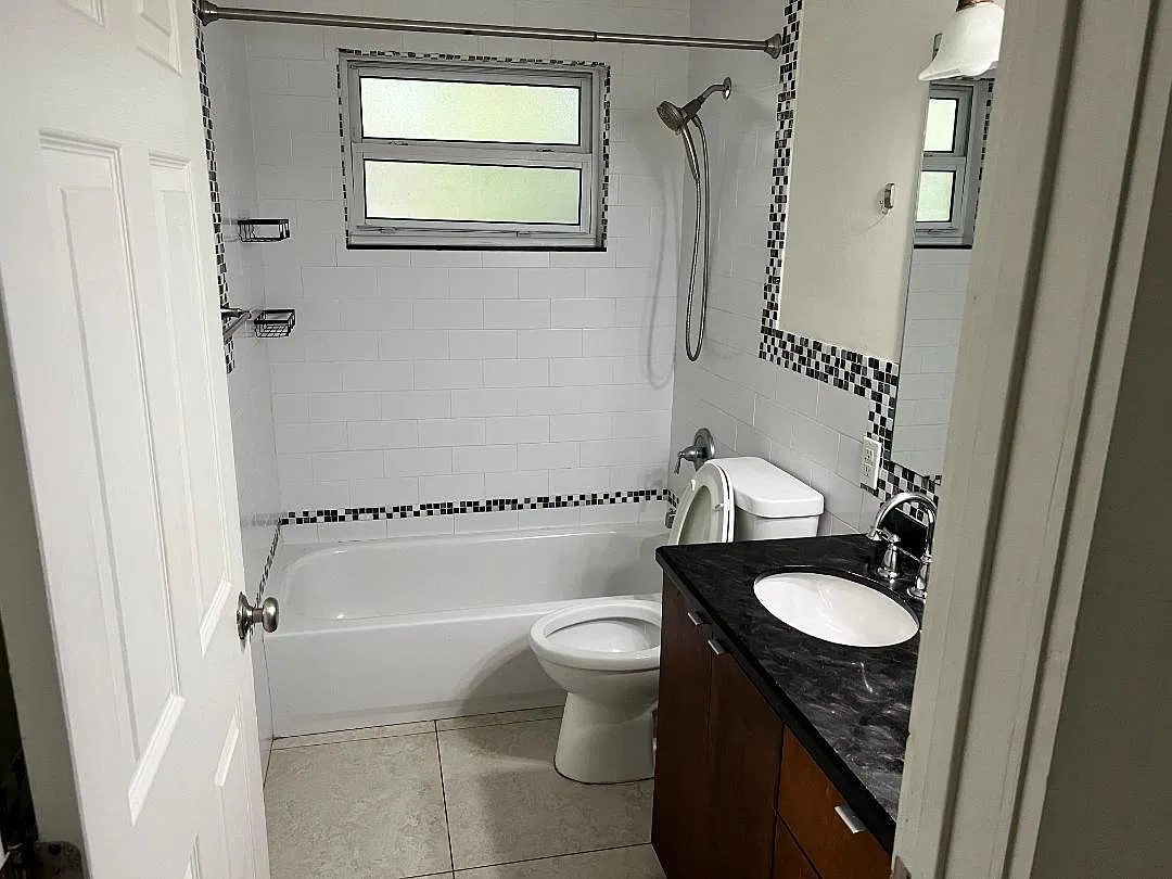 3 bed, 2.0 bath, 1018 sqft, $3,600 — Photo 4