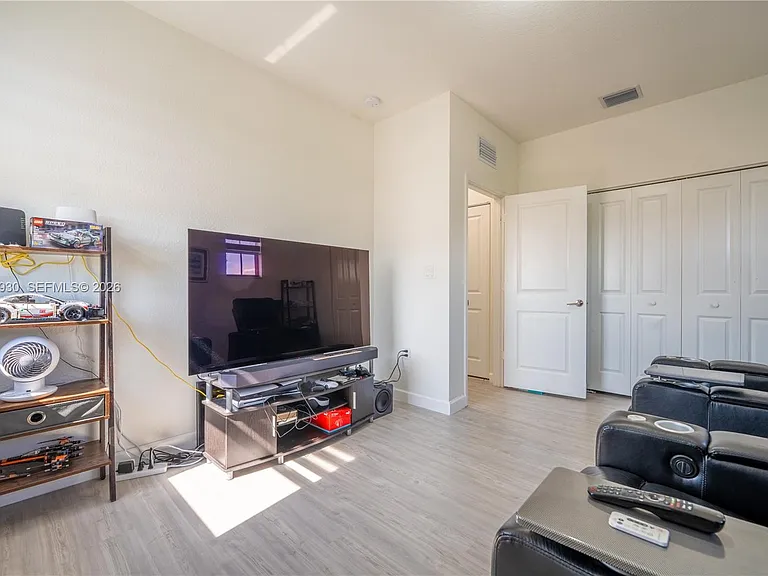 2588 SE 2nd St — Photo 10