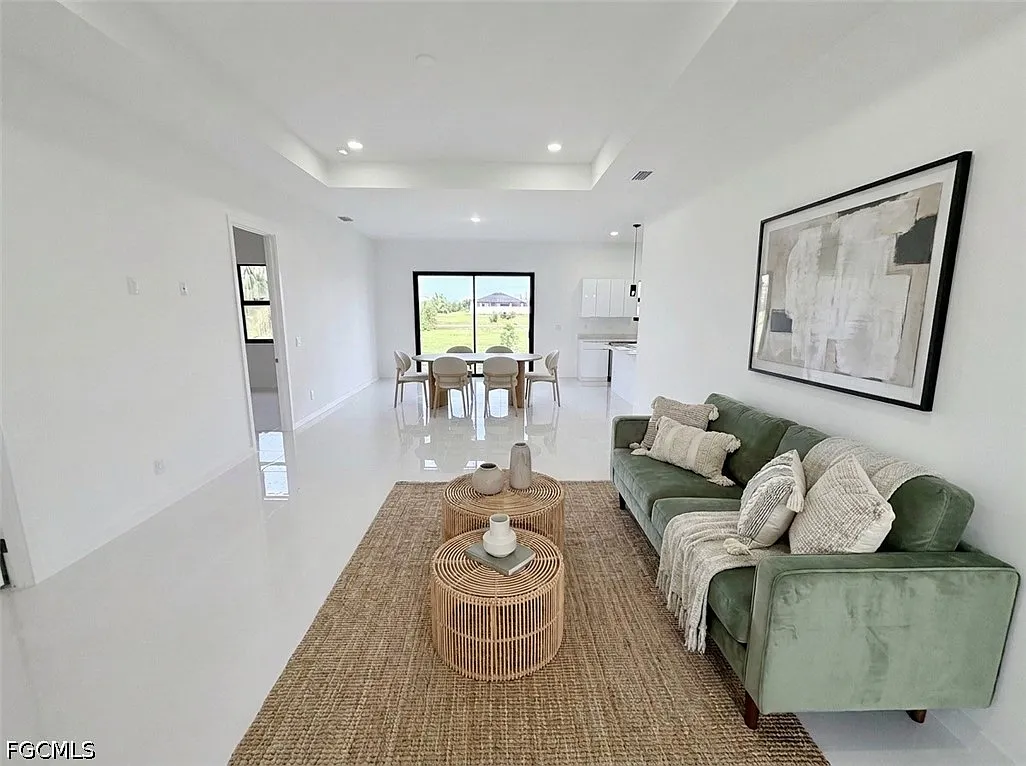 4 bed, 3.0 bath, 1904 sqft, $2,200 — Photo 1