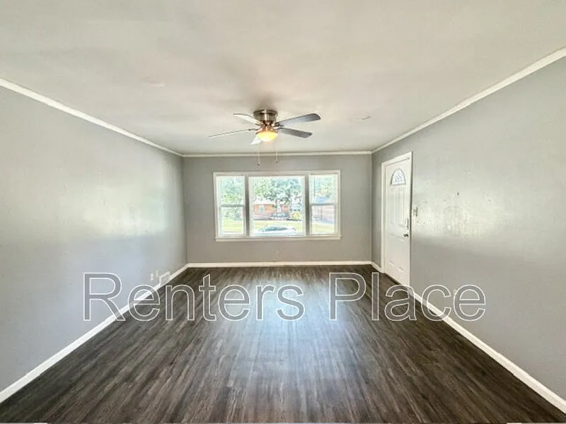 3 bed, 1.0 bath, 1498 sqft, $1,350 — Photo 3