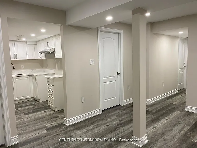 309 Alexander Cres NE — Photo 2