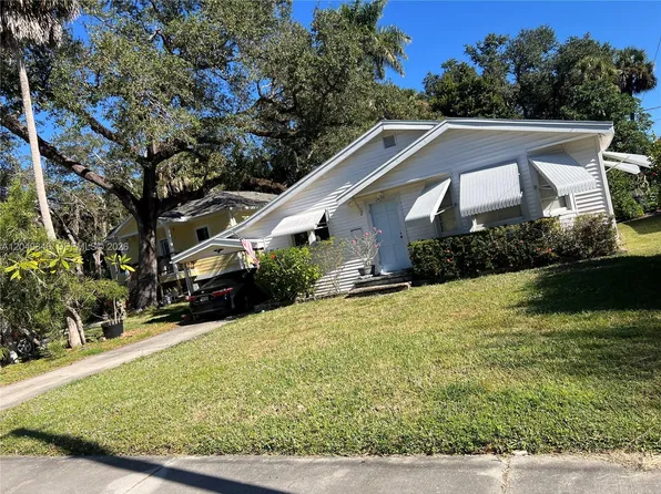 229 Granada Blvd, Fort Myers, FL 33905