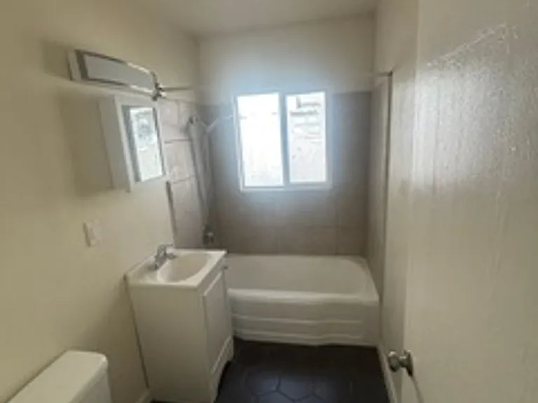 1405 W Clarendon Ave — Photo 20