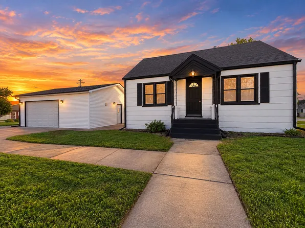 212 S Douglas Ave, Bradley, IL 60915