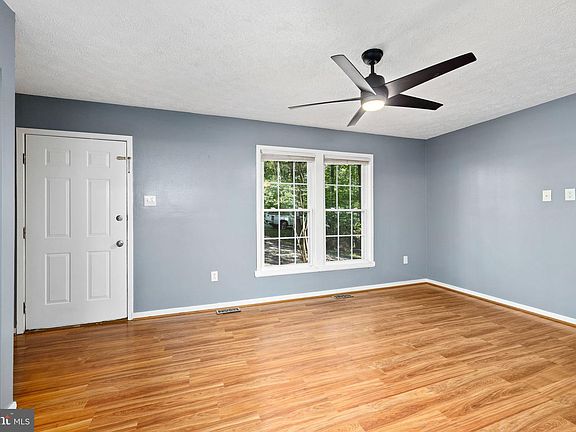 4th image of 915 Eastover Pkwy