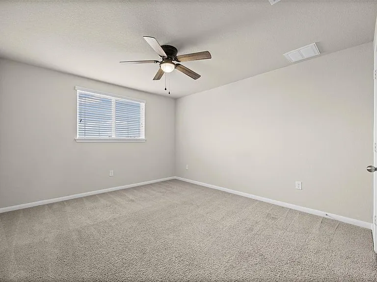 1121 La Conterra Blvd — Photo 10