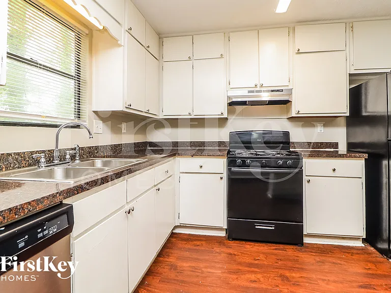 3346 Clevemont Way — Photo 8