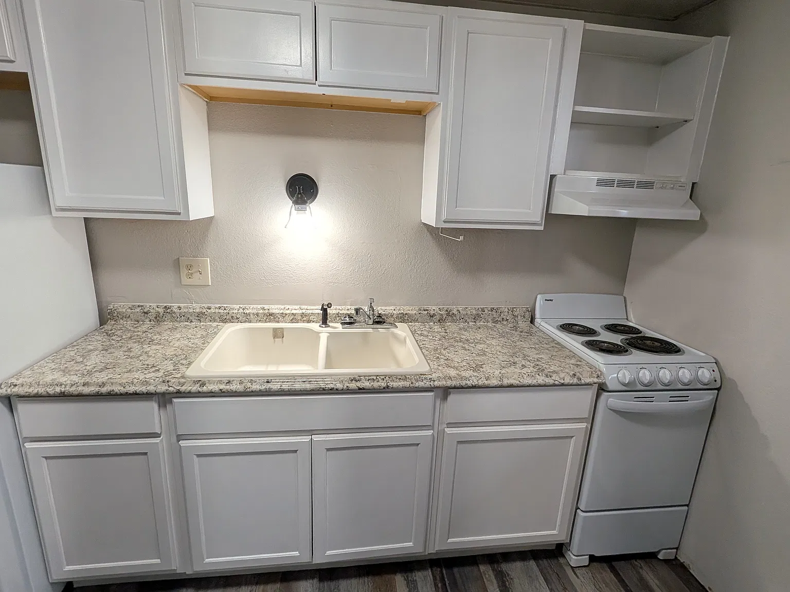 1 bed, 400 sqft, $905 — Photo 2