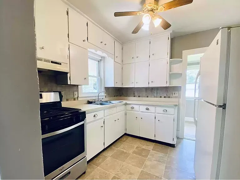 809 E Gier St — Photo 3