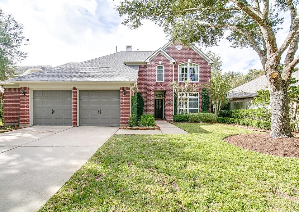 1st image of 2702 Five Oaks Dr