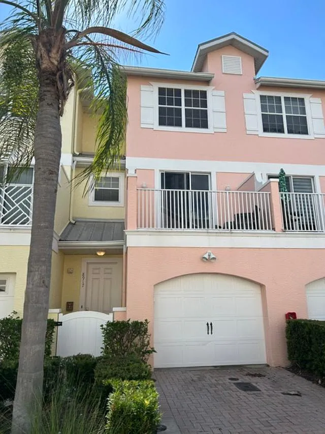 2 bed, 1.5 bath, 1400 sqft, $6,500 — Photo 1