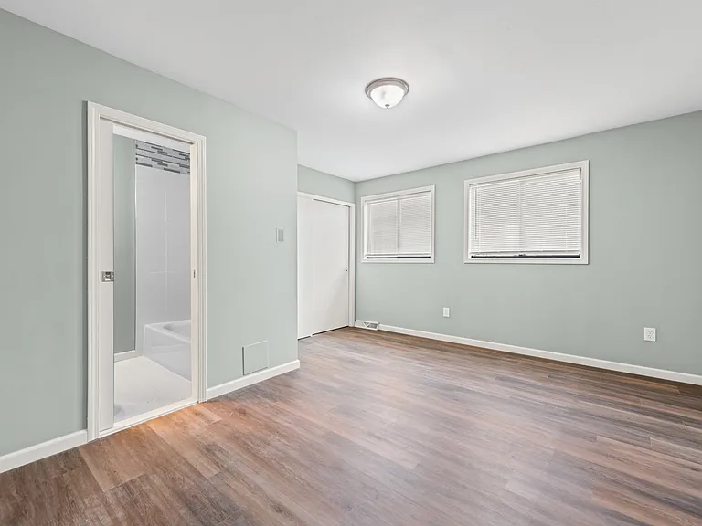 29131 Coolidge St — Photo 16