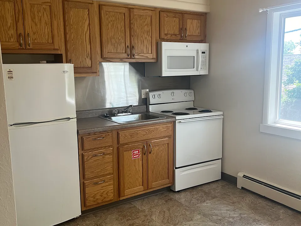1430 E Ave NE #8