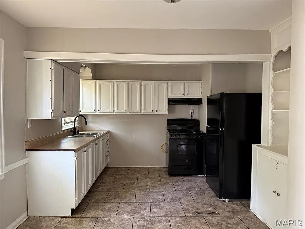 3 bed, 1.0 bath, 792 sqft, $1,400 — Photo 2