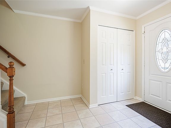 2nd image of 18 Dunbridge Hts