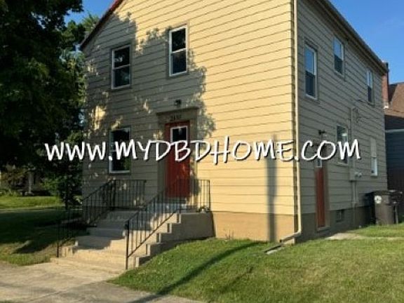 2nd image of 2405 Carew St #2405
