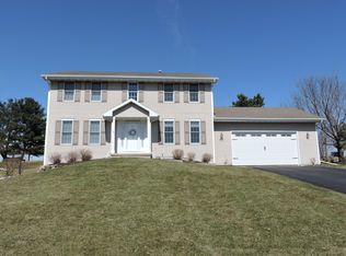 413 Arbor Ridge Dr, Delavan, WI 53115