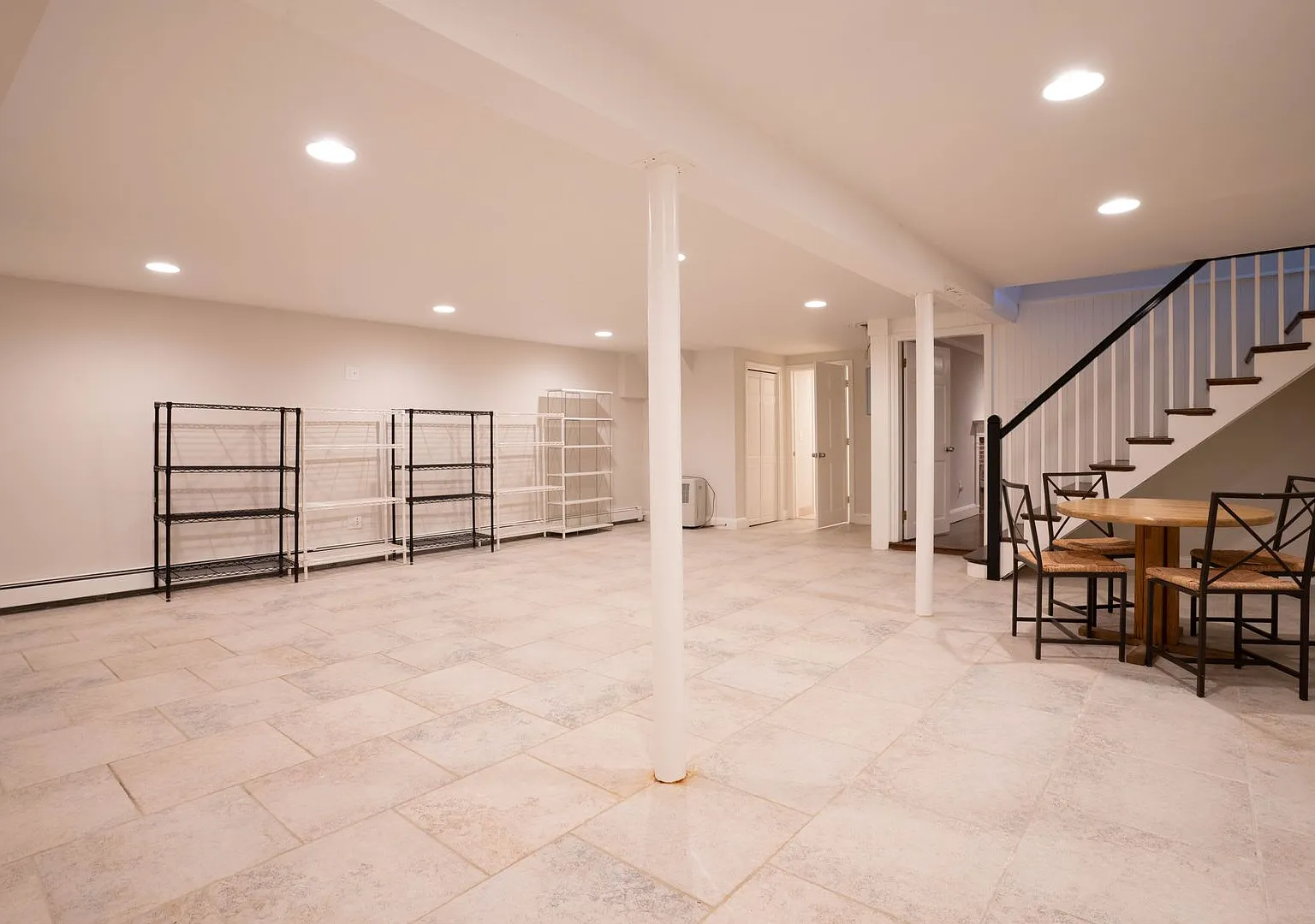Spectacular Newton home with amazing features and location available NOW with first 3 month's ren... — Photo 4